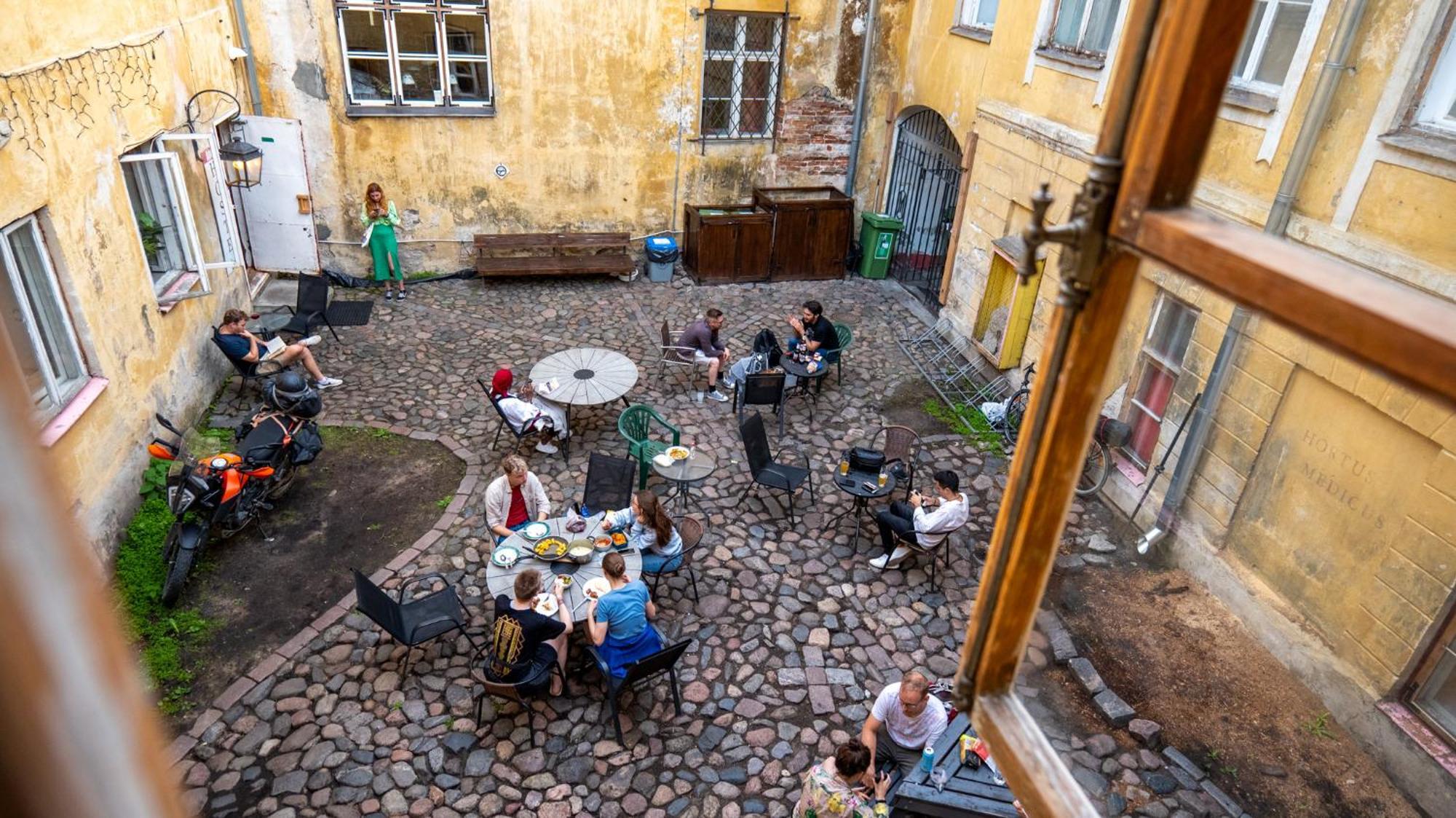 The Monks Bunk Hostel & Bar Tallinn Buitenkant foto